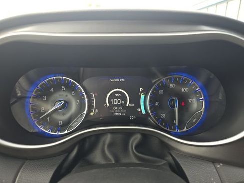 Used 2024 Chrysler Pacifica Touring-L image 13