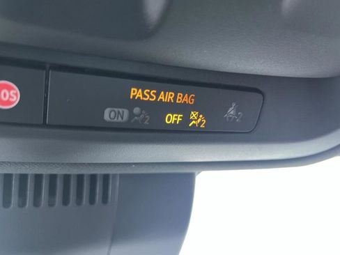 Used 2024 GMC Yukon Denali w/ Denali Reserve Package image 13