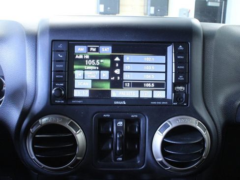 Used 2016 Jeep Wrangler Unlimited Sahara image 22