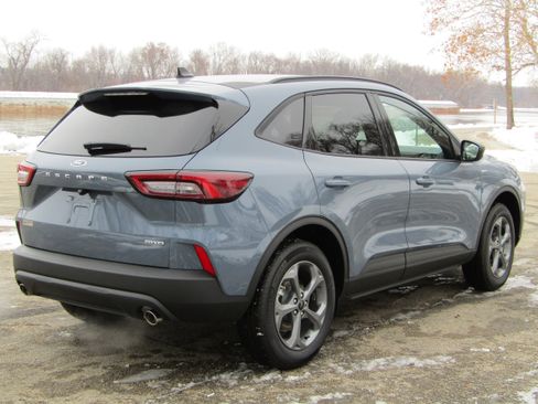 New 2025 Ford Escape ST-Line w/ Cold Weather Package image 4