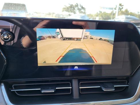 Used 2025 Chevrolet Trax LT w/ LT Convenience Package image 21