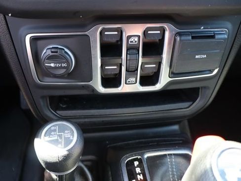 Used 2025 Jeep Wrangler Unlimited Sahara AWD/4WD image 26