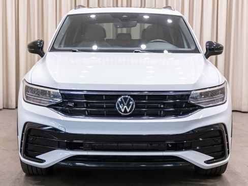 Used 2023 Volkswagen Tiguan SE R-Line image 3