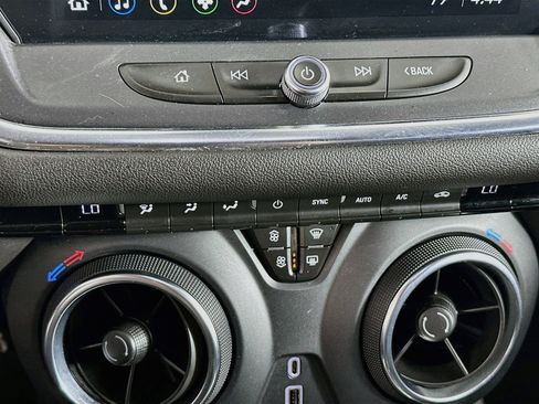 Used 2023 Chevrolet Blazer LT FWD image 21
