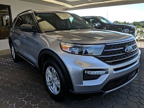 Used 2021 Ford Explorer XLT w/ Equipment Group 202A image 3