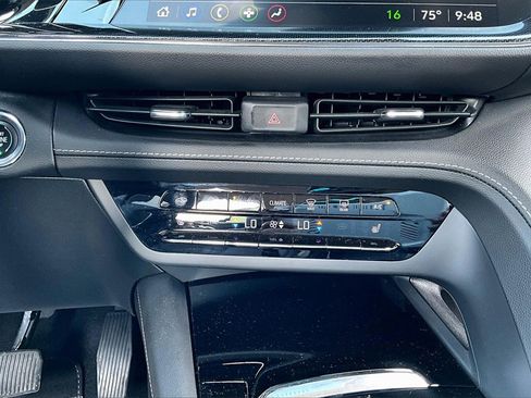 Used 2023 Buick Envision Essence image 31