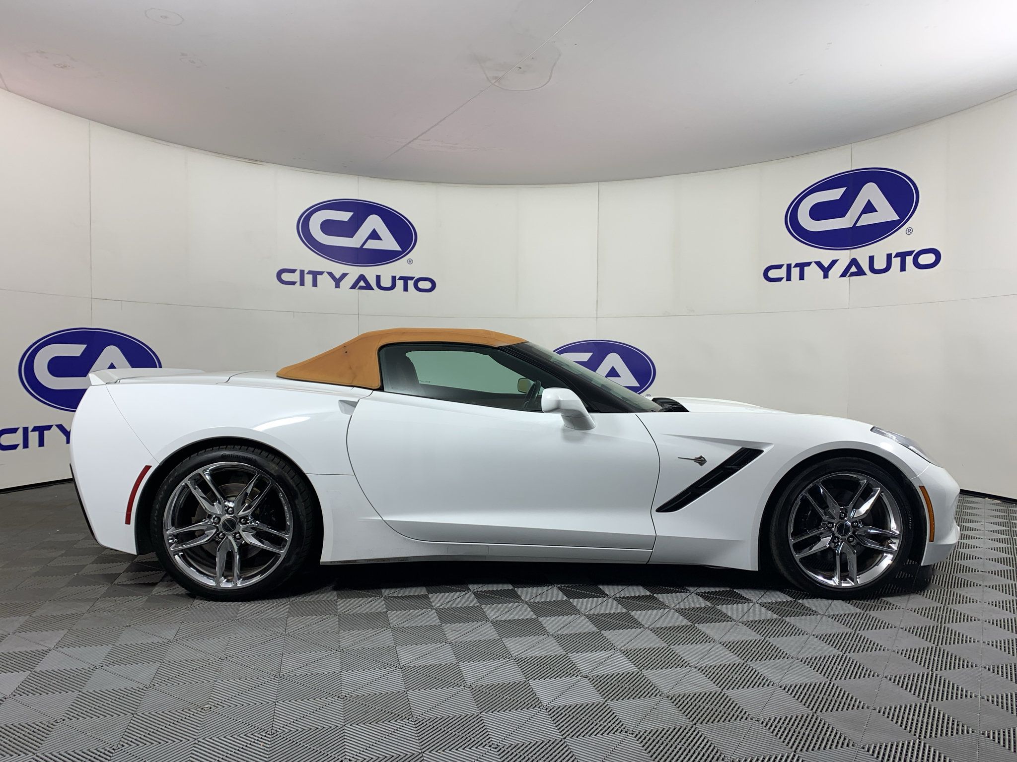 Used 2014 Chevrolet Corvette Stingray Convertible w/ 3LT Preferred Equipment Group RWD image 2