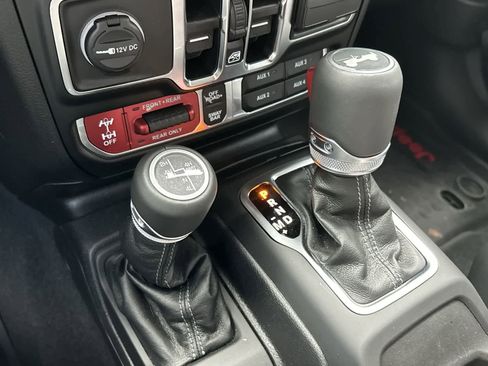 Used 2025 Jeep Wrangler Unlimited Rubicon image 24