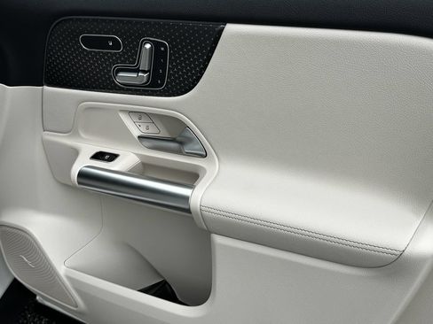 Certified 2025 Mercedes-Benz GLA 250 4MATIC image 16