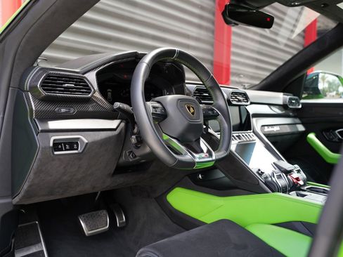 Used 2022 Lamborghini Urus image 16