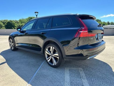 Certified 2025 Volvo V60 B5 Cross Country Plus AWD/4WD image 5