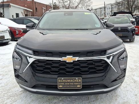 Used 2024 Chevrolet Trax LT w/ Driver Confidence Package image 3