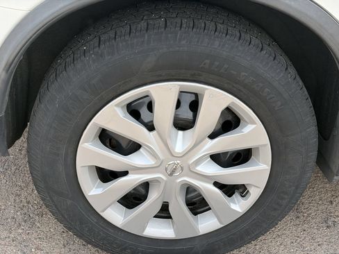 Used 2020 Nissan Rogue S FWD image 10