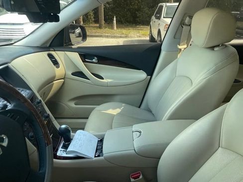 Used 2017 INFINITI QX50 2WD w/ Premium Plus Package image 9