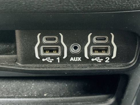 Used 2025 Chrysler Pacifica Select FWD image 33