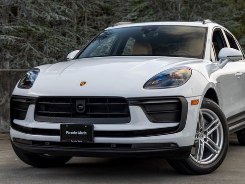 Certified 2025 Porsche Macan image 7