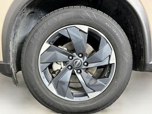 Used 2025 Nissan Rogue SV image 11