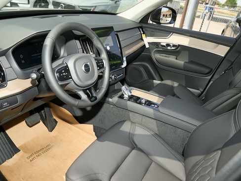 New 2025 Volvo XC90 B6 Plus w/ Protection Package image 11