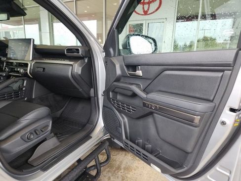 Used 2024 Toyota Tacoma TRD Off-Road w/ TRD Off Road Premium Package AWD/4WD image 28