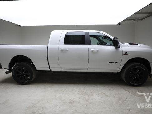New 2026 RAM 2500 Laramie AWD/4WD image 6