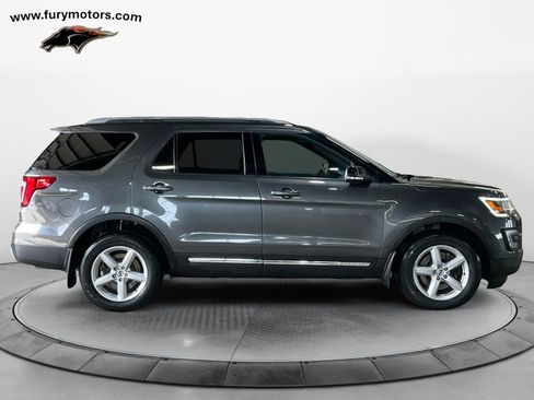 Used 2017 Ford Explorer XLT w/ Equipment Group 202A AWD/4WD image 2