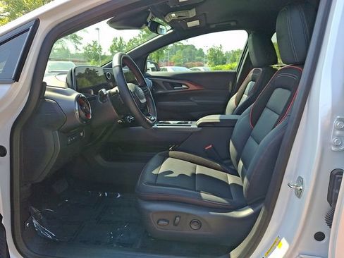 Used 2025 Chevrolet Equinox EV RS FWD image 15