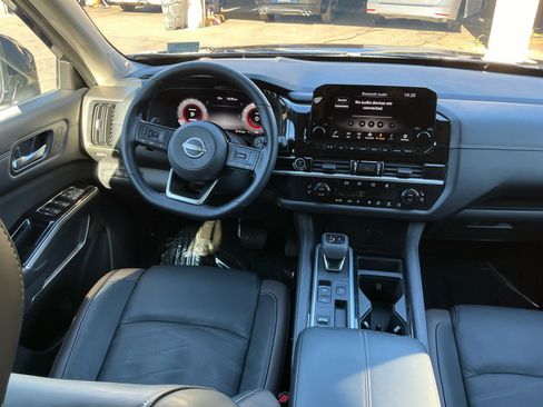 Used 2023 Nissan Pathfinder Platinum w/ Cargo Package image 16