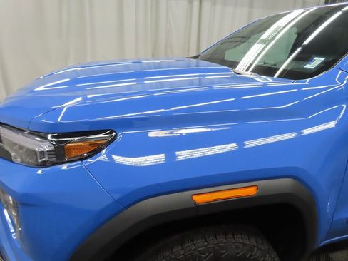 Used 2025 GMC Canyon Elevation image 35