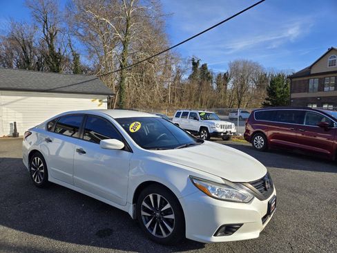 Used 2016 Nissan Altima 2.5 SV FWD image 4