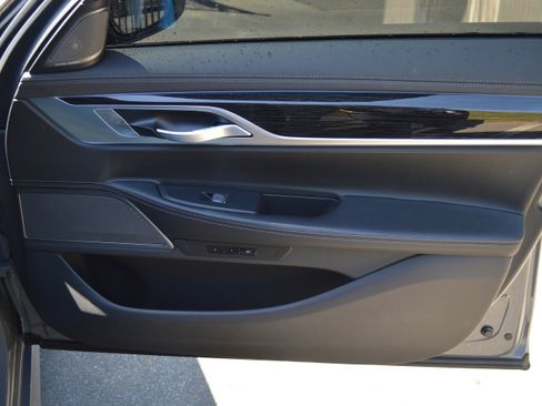 Used 2022 BMW 740i w/ M Sport Package image 34