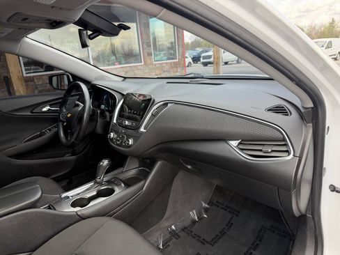 Used 2018 Chevrolet Malibu LT image 20