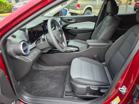 Used 2025 Chevrolet Trax LT FWD image 20