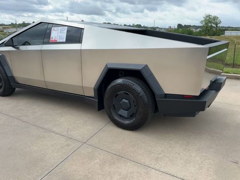 Used 2025 Tesla Cybertruck 2WD Crew Cab image 7