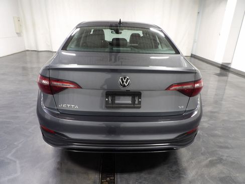 Used 2024 Volkswagen Jetta SE FWD image 5