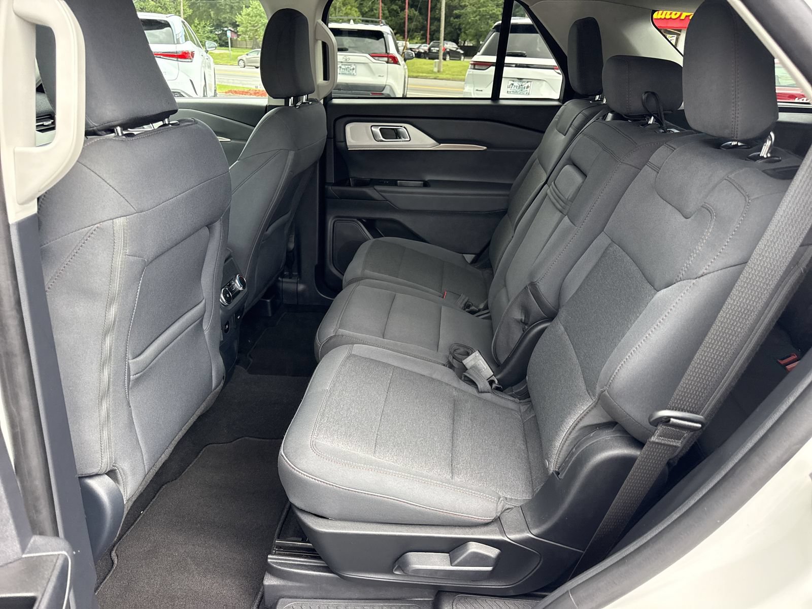 Used 2025 Ford Explorer Active RWD image 10