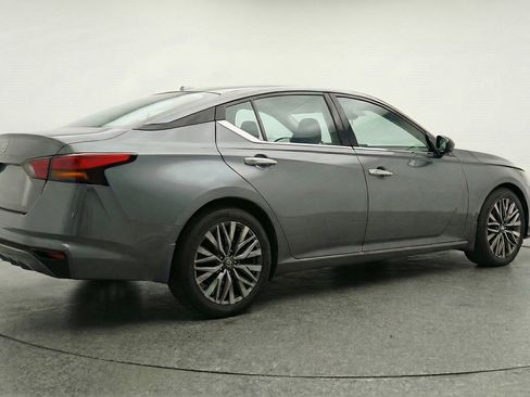 Used 2025 Nissan Altima 2.5 SV image 9
