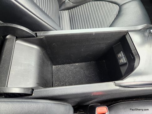 Used 2020 Toyota Camry SE image 39