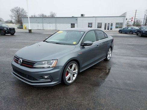 Used 2017 Volkswagen Jetta GLI FWD image 9