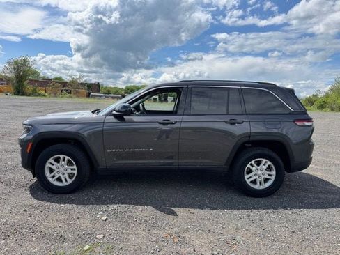 Certified 2023 Jeep Grand Cherokee Laredo image 2