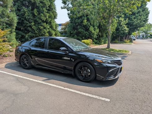 Used 2024 Toyota Camry SE AWD/4WD image 9