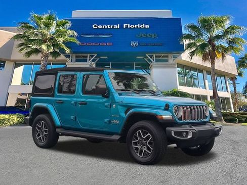Used 2024 Jeep Wrangler Unlimited Sahara w/ Technology Group AWD/4WD image 2