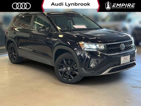 Used 2023 Volkswagen Taos SE w/ Black Wheel Package AWD/4WD image 1
