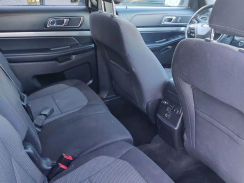 Used 2018 Ford Explorer XLT image 12