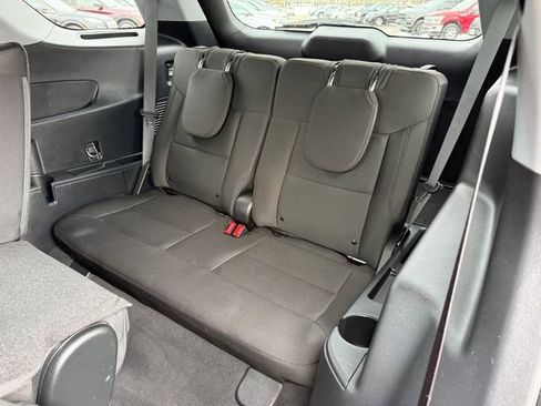 Used 2022 Ford Explorer XLT image 7