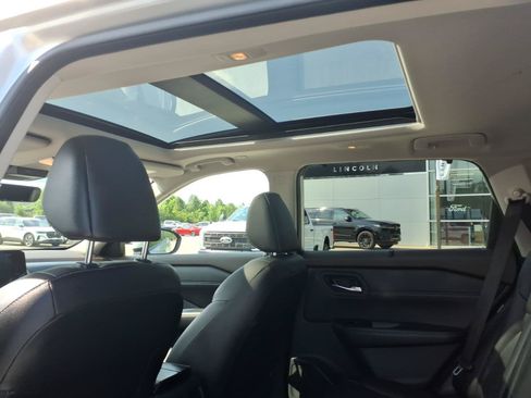 Used 2022 Nissan Rogue SL w/ SL Premium Package FWD image 15