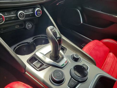 Used 2023 Alfa Romeo Giulia Veloce RWD image 25