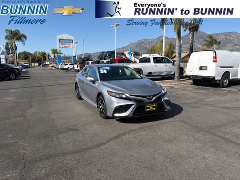 Used 2024 Toyota Camry SE image 1