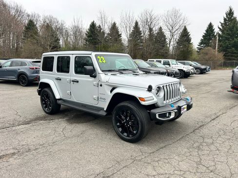 Used 2023 Jeep Wrangler Sahara w/ Cold Weather Group image 8