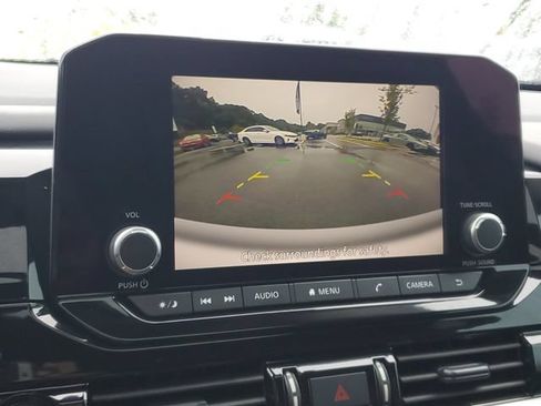 Used 2025 Nissan Pathfinder SV w/ SV Premium Package FWD image 29