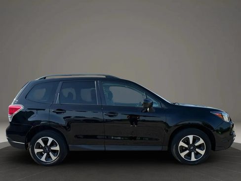 Used 2017 Subaru Forester 2.5i Premium AWD/4WD image 4